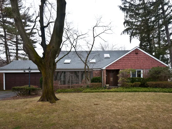 70 Longfellow Rd, Great Neck, NY 11023