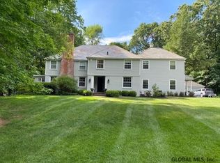 39 Hills Rd, Loudonville, NY 12211