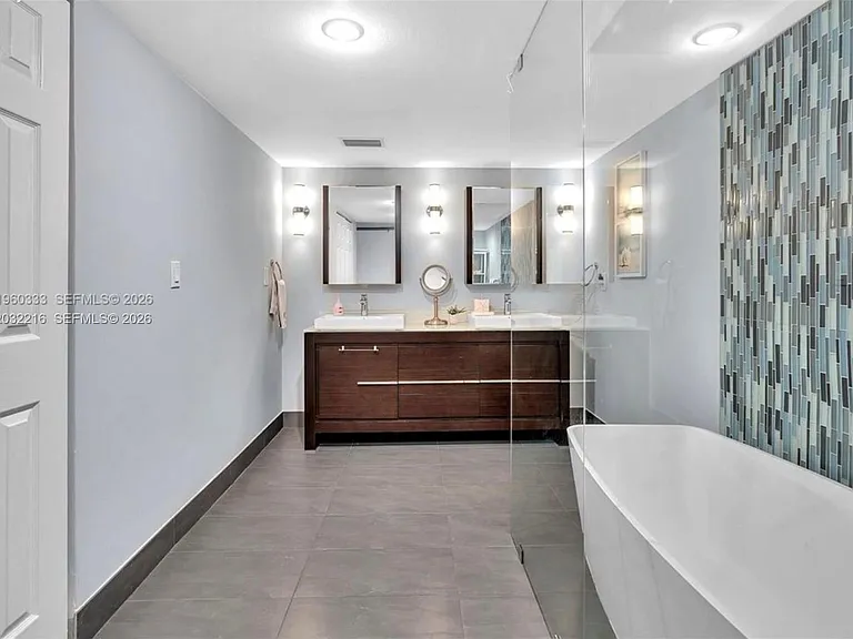 6423 Collins Ave #409 — Photo 39