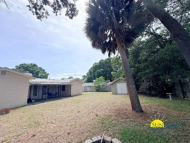 215 Moriarty St — Photo 13