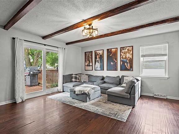 4th image of 1216 NW Somerset Ct