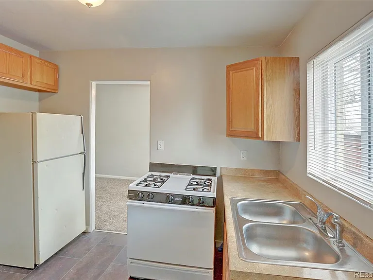 1960 Oswego St #1960.5 — Photo 5