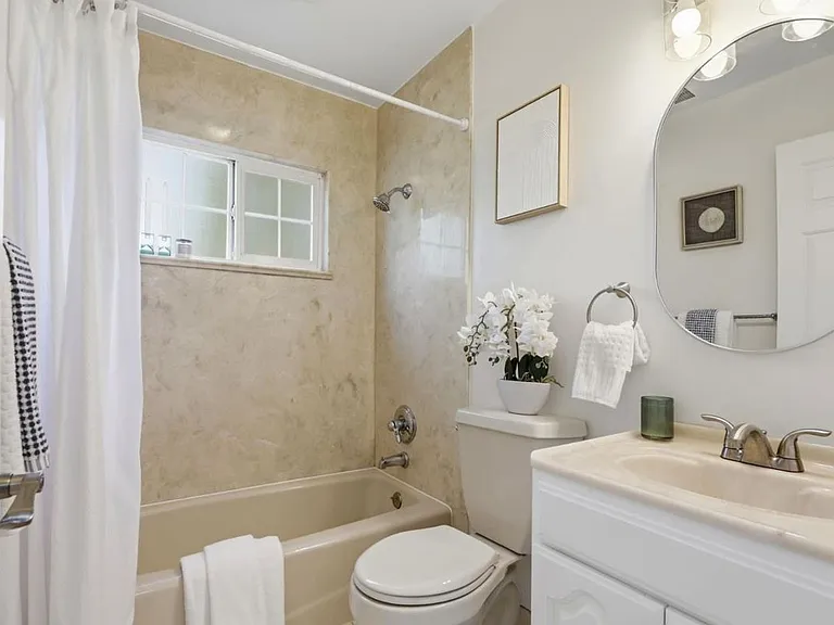 1091 W Latimer Ave — Photo 20