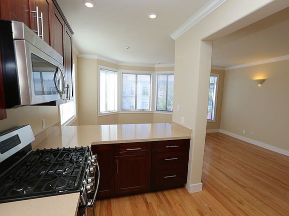 3rd image of 1925 Jefferson St APT 303