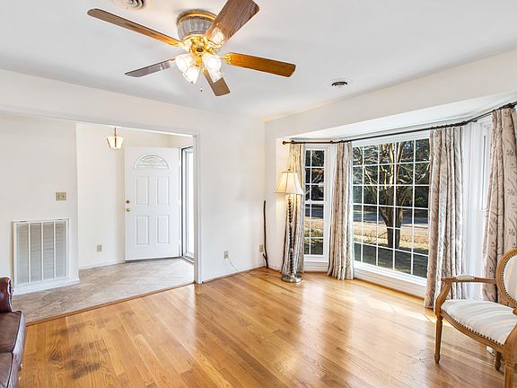 3rd image of 758 Larkwood Rd