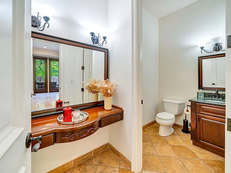 4820 Valjean Ave — Photo 44