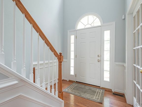 4th image of 9109 Pond Mill Ct