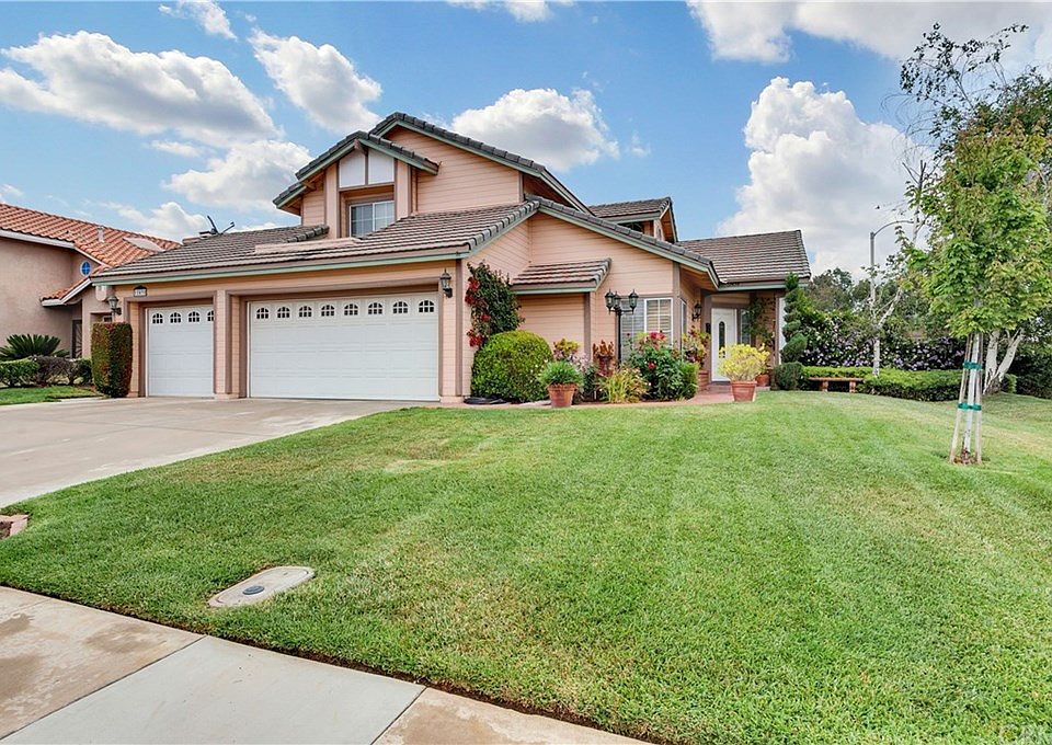 1st image of 12438 Brewster Dr
