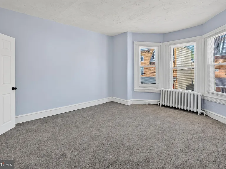 136 N Farson St — Photo 11