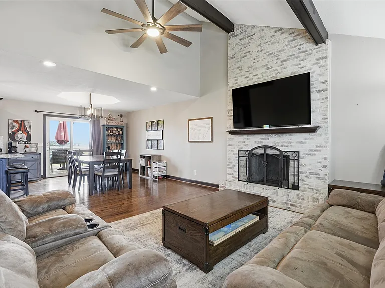 12200 Hollingsworth Rd — Photo 37