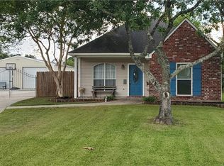 11317 Shelly St, Saint Amant, LA 70774