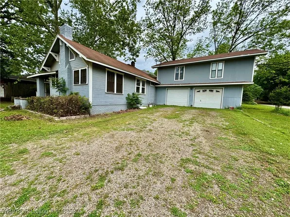 15 E Chism St, Paris, AR 72855