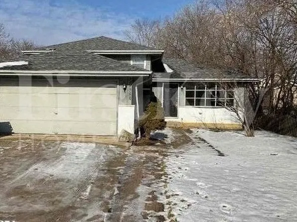 28W560 Bolles Ave, West Chicago, IL 60185