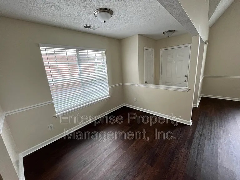 6869 Century Oaks Dr — Photo 13
