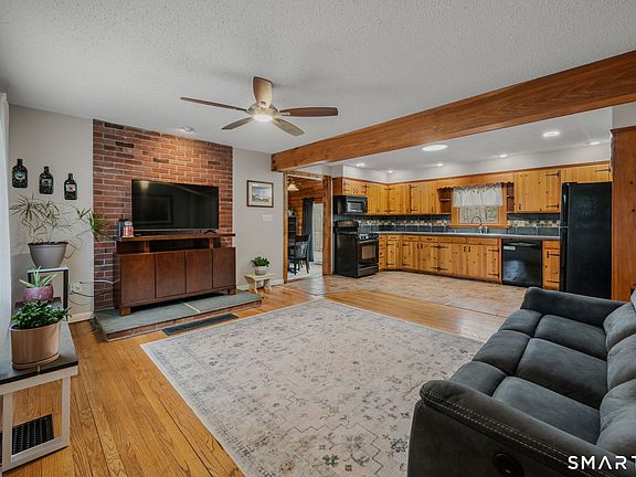 4th image of 215 Haywardville Road