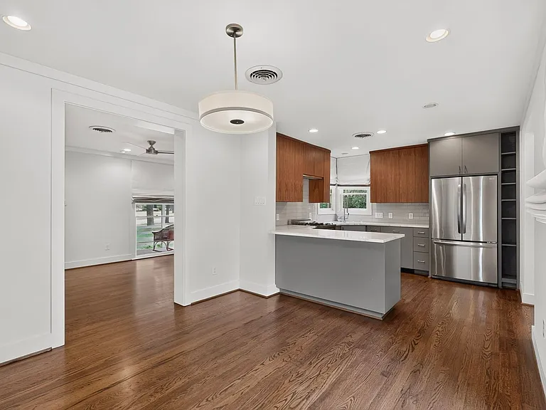 2323 Barberry Dr — Photo 14