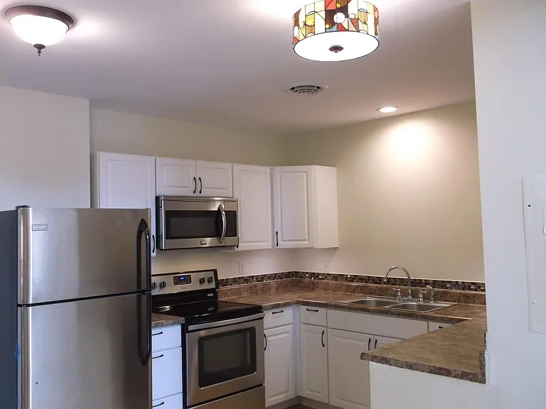 351 Pine St #102 — Photo 3