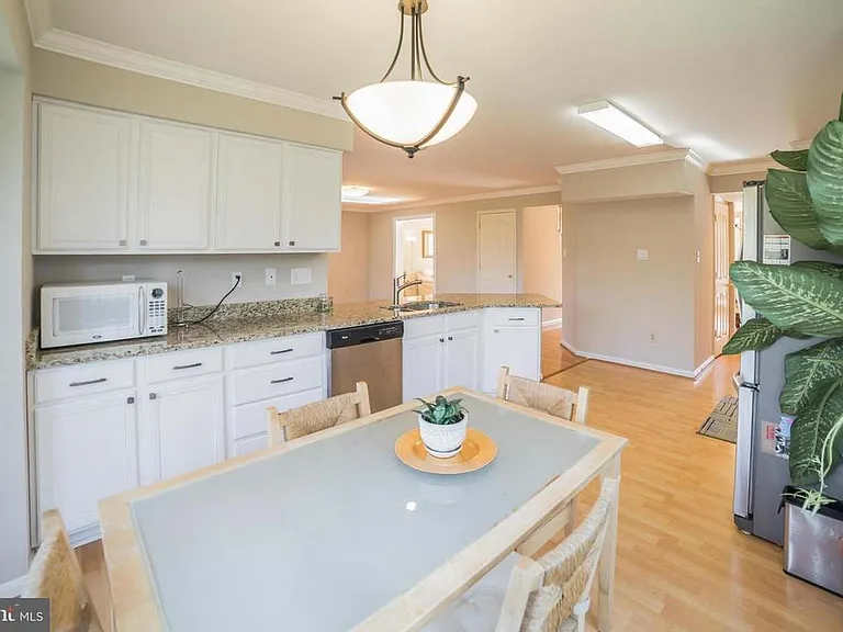 18404 Crownsgate Cir — Photo 11