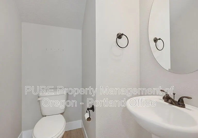 1730 NE Gilbert Ln — Photo 12