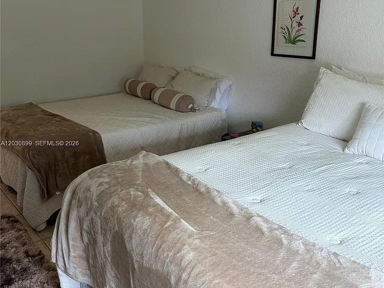 16184 Laurel Dr #204 — Photo 26