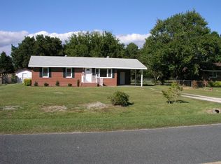 199 Hill Ln, Sneads Ferry, NC 28460