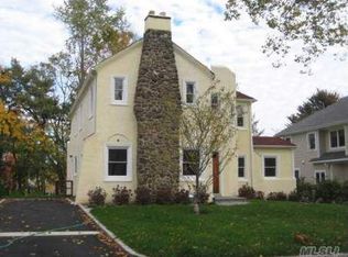 7 Stuart St, Great Neck, NY 11023