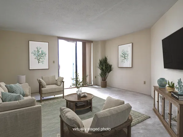 2234 Harmon Cove Tower, Secaucus, NJ 07094