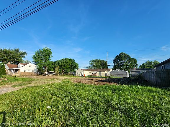 4th image of 15 Mile Rd