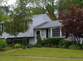 83 Robertson Dr, Hamden, CT 06518