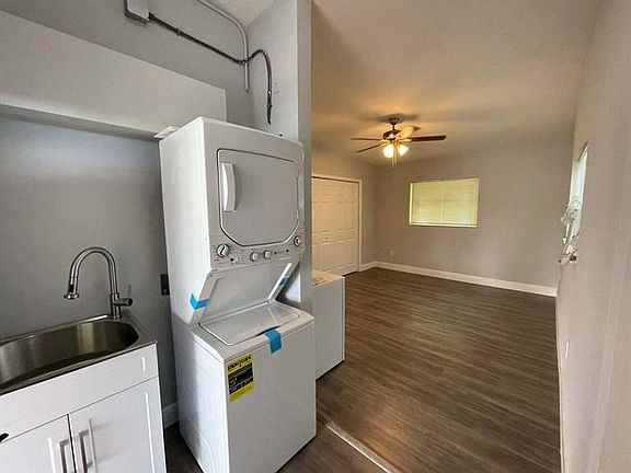 4th image of 116 SE Prima Vista Blvd #B