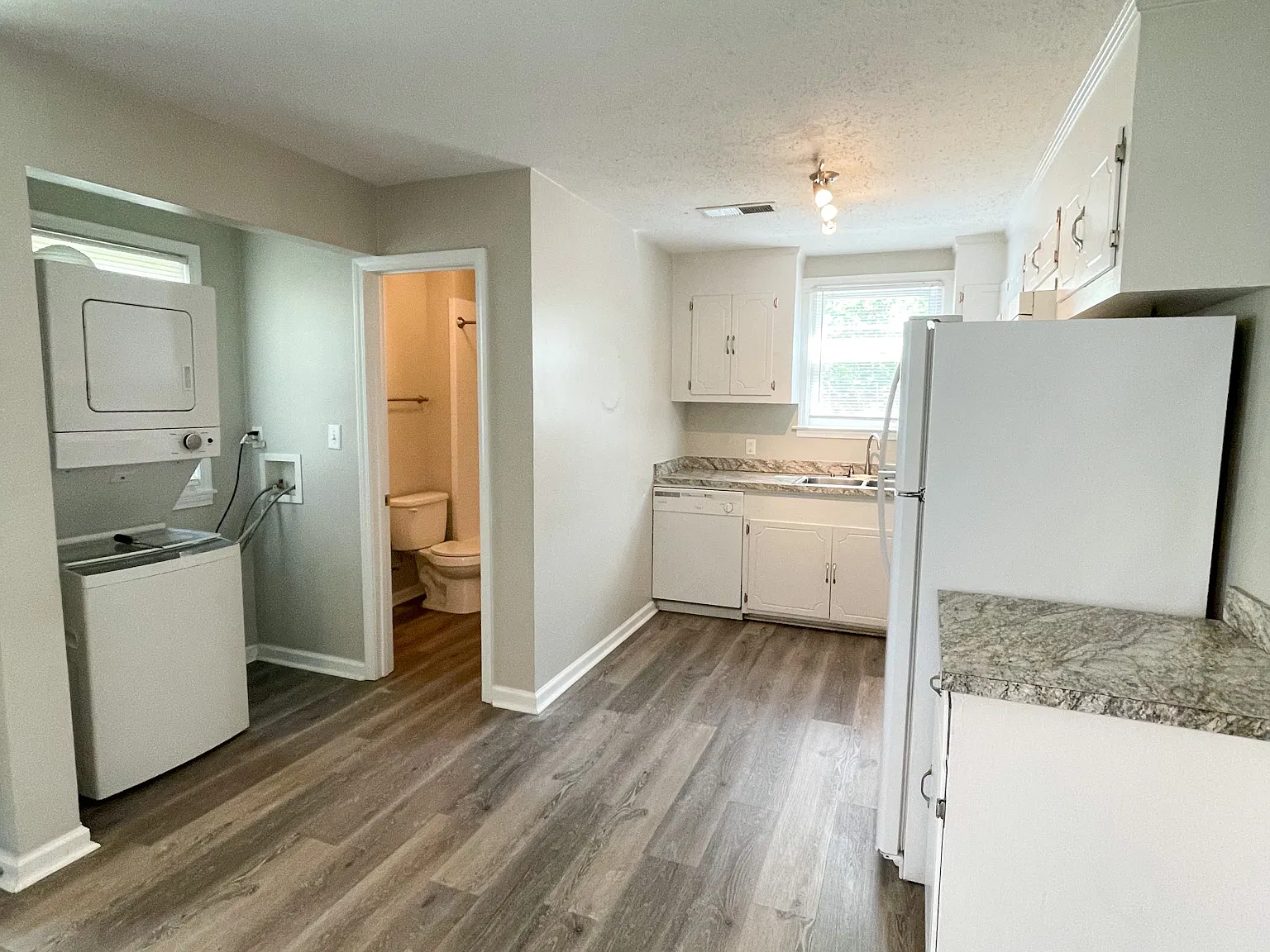 **50% off 1st months rent**Downtown living with great location! *Accepts Housing Voucher* — Photo 4