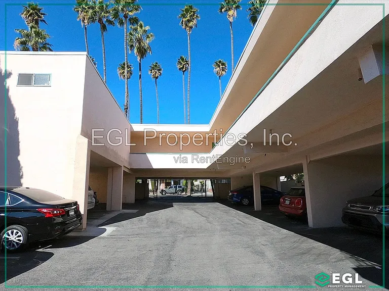 5916-5922 Carlton Way/1555 N. Bronson — Photo 16