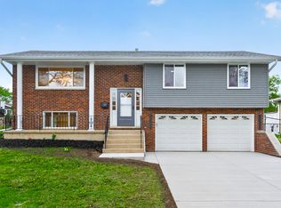408 Desmond Dr, Schaumburg, IL 60193