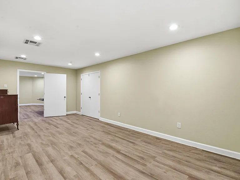 3911 Fulton St — Photo 16