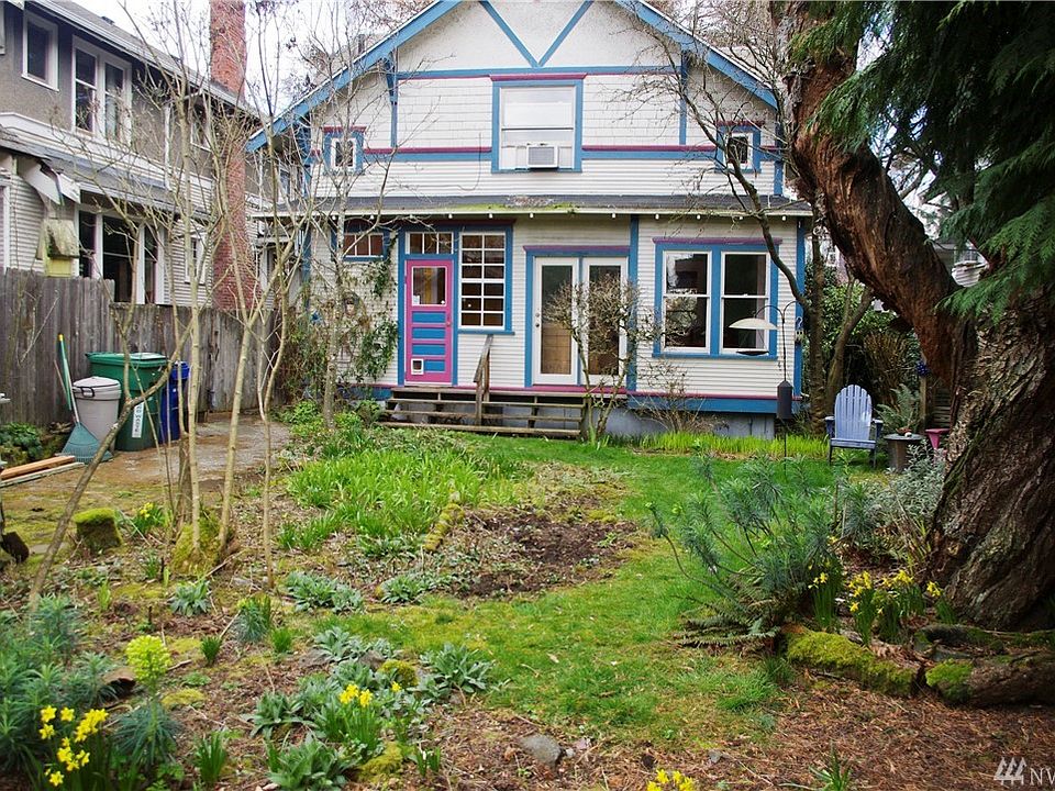 2nd image of 4707 Thackeray Pl NE