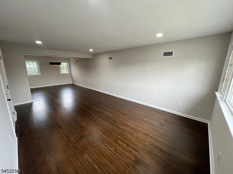 1006 Gifford Ct — Photo 4