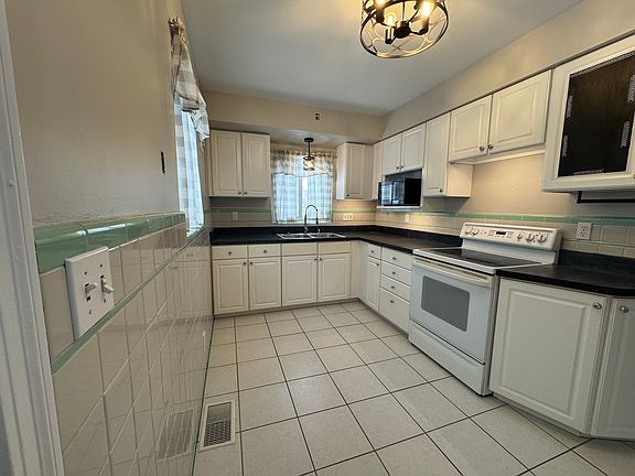 5th image of 5323 Lilibet Ct