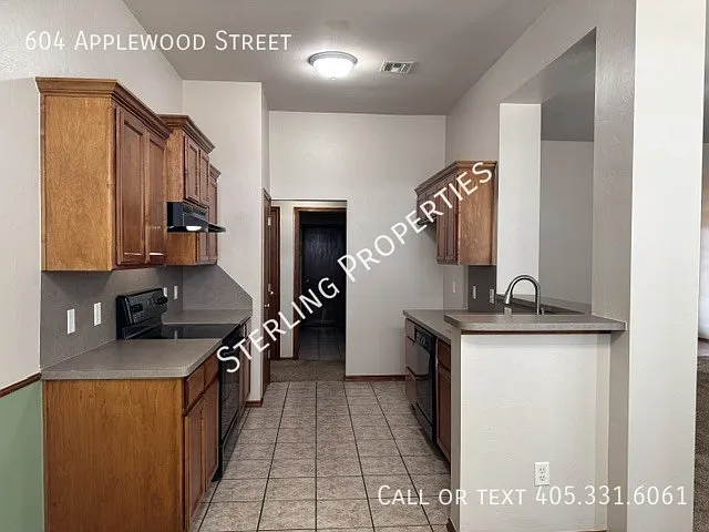 604 Applewood St — Photo 12