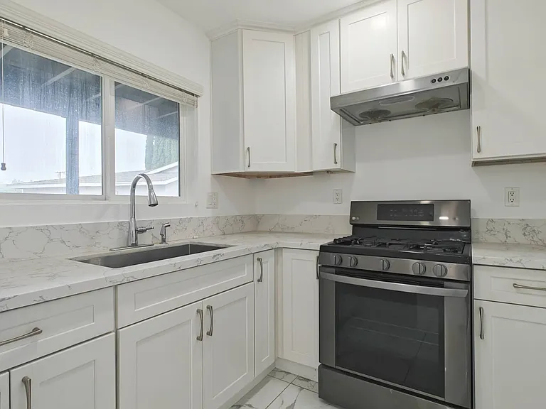 1626 Riverside Dr — Photo 43