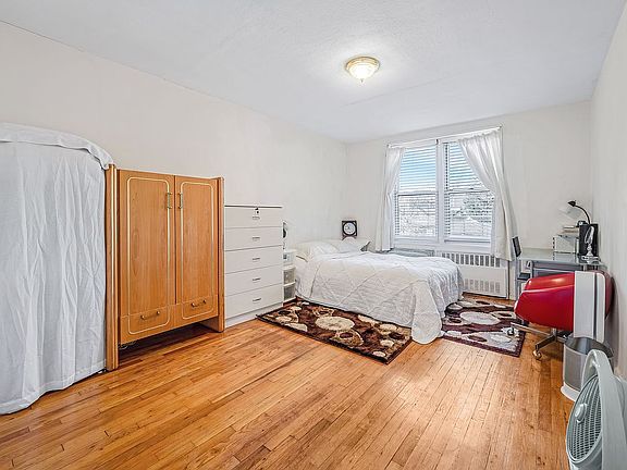 5th image of 3510 150th St APT 2V