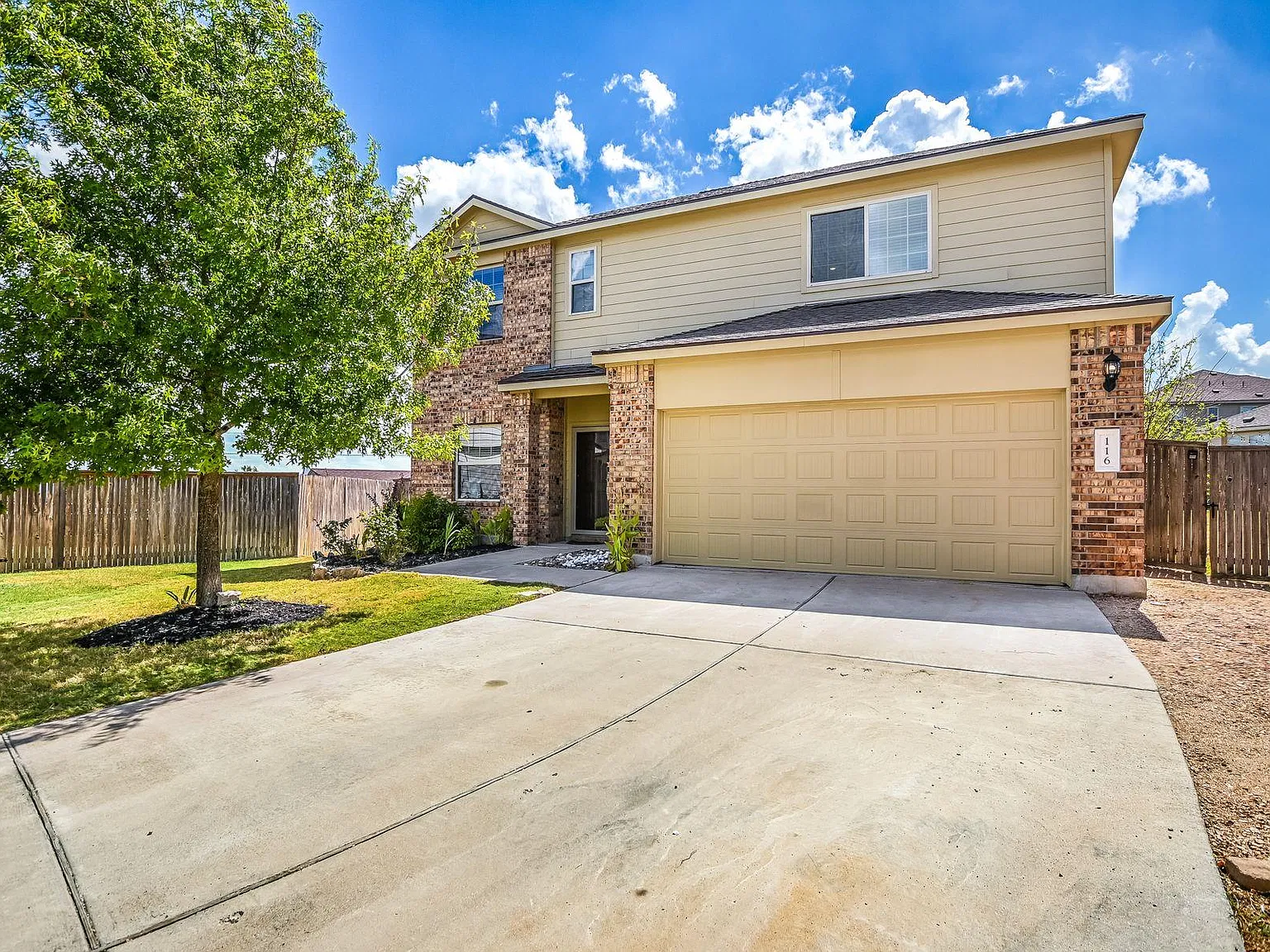 4 bed, 2.5 bath, 2479 sqft, $2,300 — Photo 1