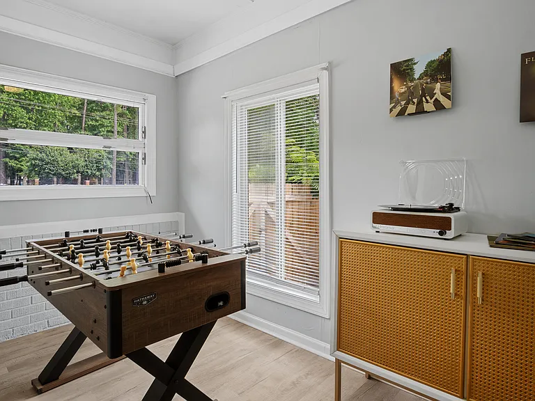 2020 Eastway Dr — Photo 29