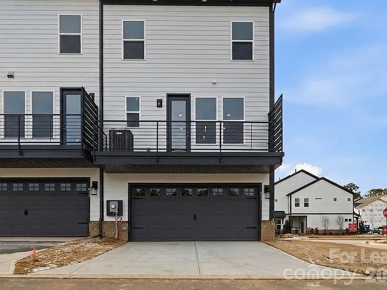 411 Silver Star Blvd — Photo 2