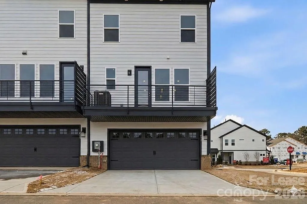 Building Photo - 411 Silver Star Blvd