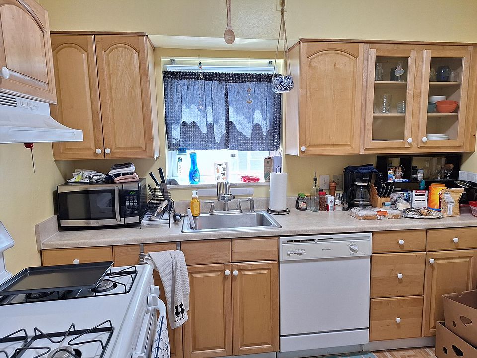 Up-Dated Kitchen * Wood Mode Cabinets * Appliances: Gas Stove * Refridgerator * Dishwasher