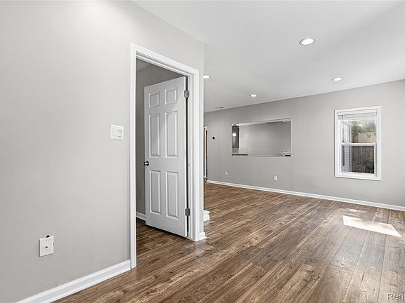 4th image of 23635 Lakewood St