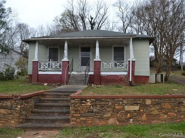 114 Dixon St, Morganton, NC 28655