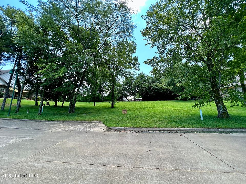 1st image of 393 Beacon Hill Dr #14