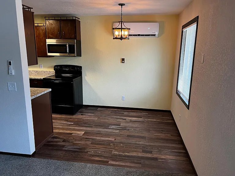 1204 Hillside Dr #4 — Photo 2
