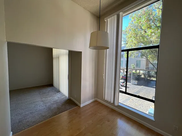310 N Civic Dr — Photo 11